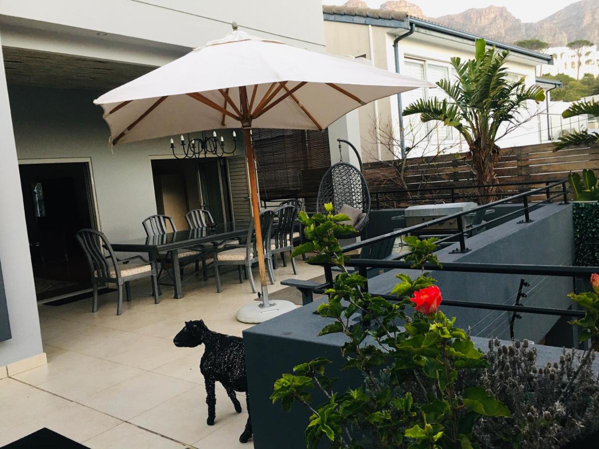 Lejlighed i Camps Bay på 270 m². Soveværelser: 2. Private badeværelser: 2. Kapstaden Eksteriør billede