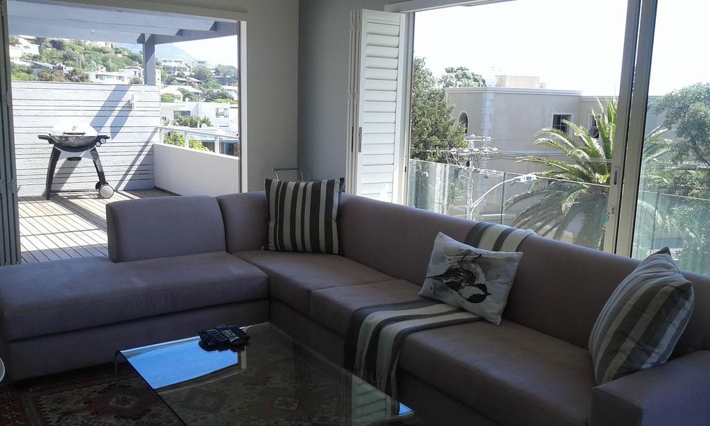 Lejlighed i Camps Bay på 270 m². Soveværelser: 2. Private badeværelser: 2. Kapstaden Værelse billede