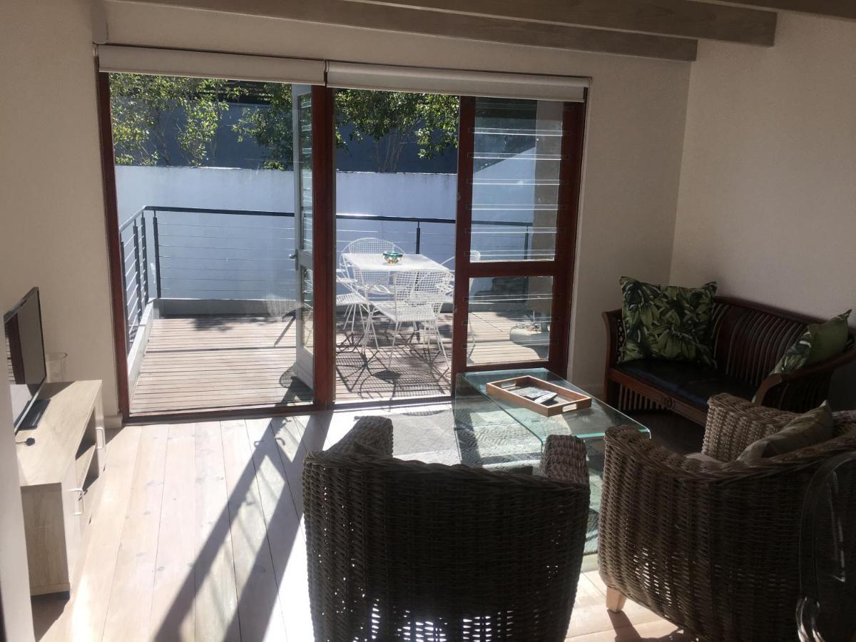 Lejlighed i Camps Bay på 270 m². Soveværelser: 2. Private badeværelser: 2. Kapstaden Eksteriør billede